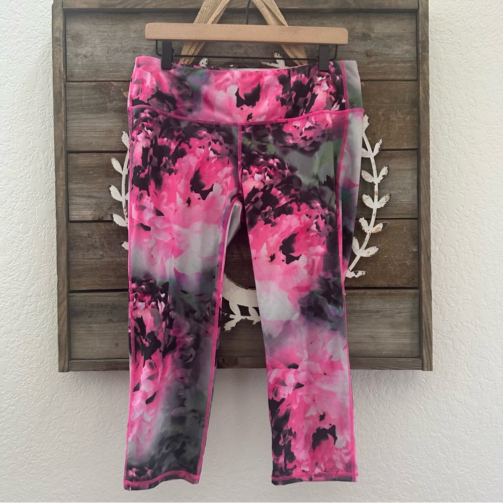Athleta Chaturanga‎ Floral Bloom Capri Tight Legging Pink Gray Print Large